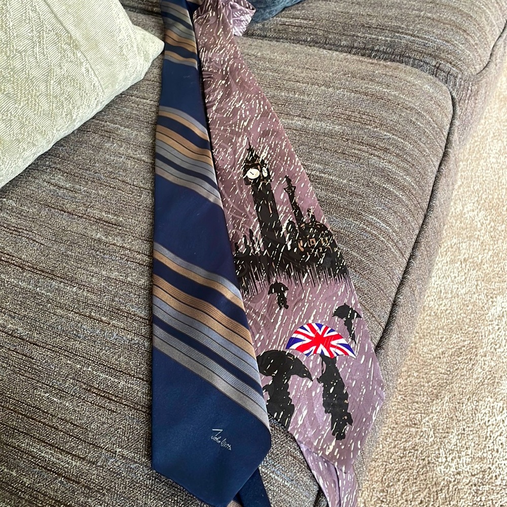Bundle of men’s silk ties